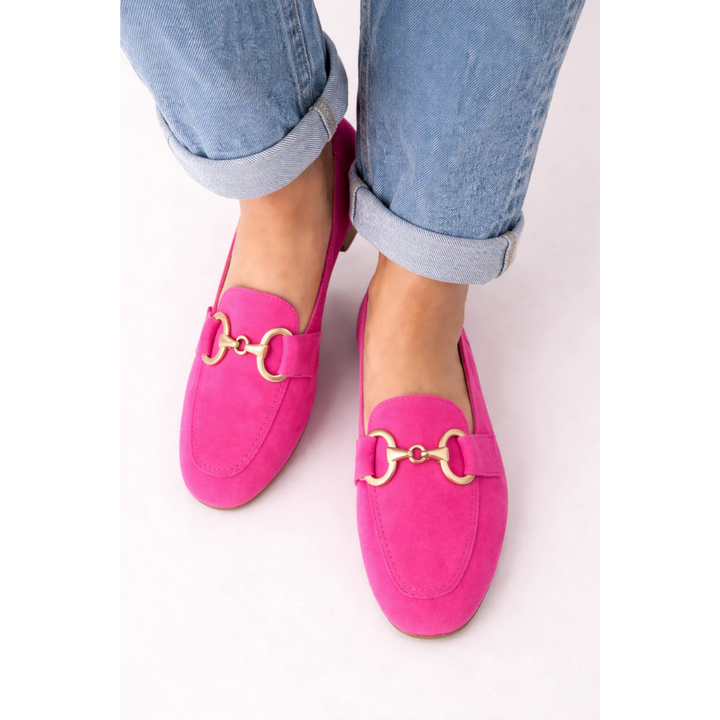 Mocasines elegantes con detalle metálico