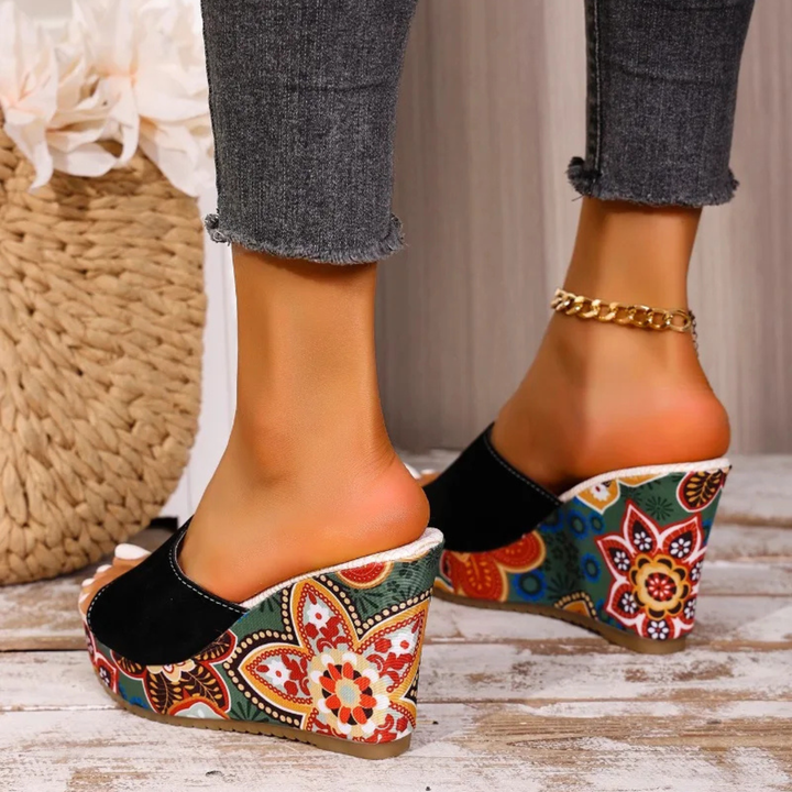 Joelle™ — Mules escultóricas con tacón floral