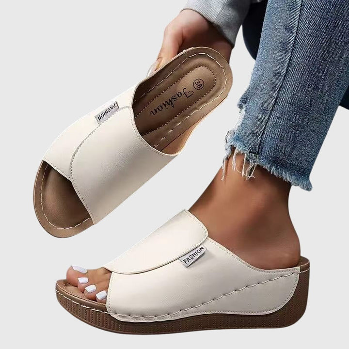 Bríd | Sandalias Clásicas de Confort para Caminar