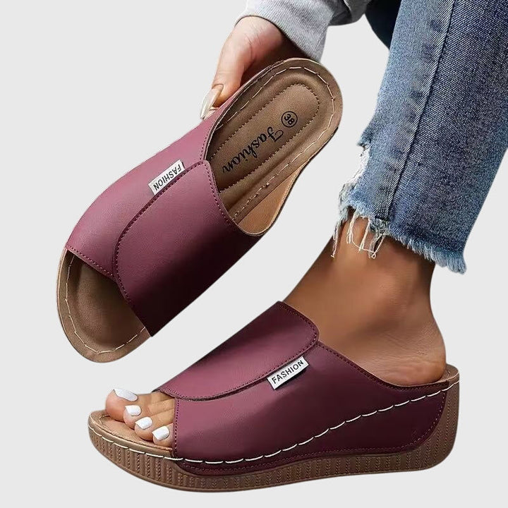 Bríd | Sandalias Clásicas de Confort para Caminar