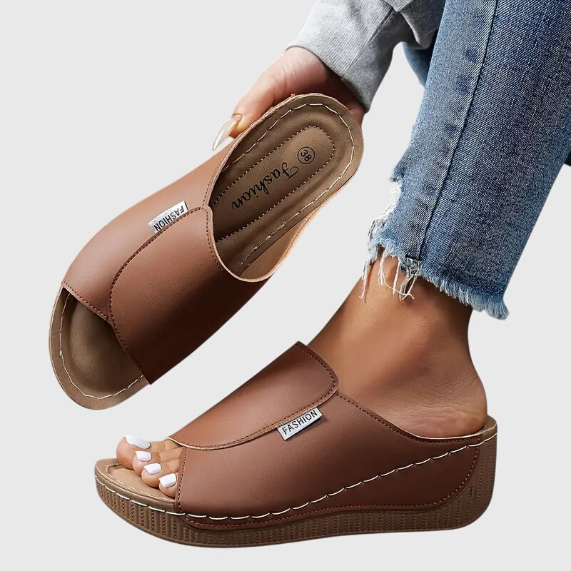 Bríd | Sandalias Clásicas de Confort para Caminar