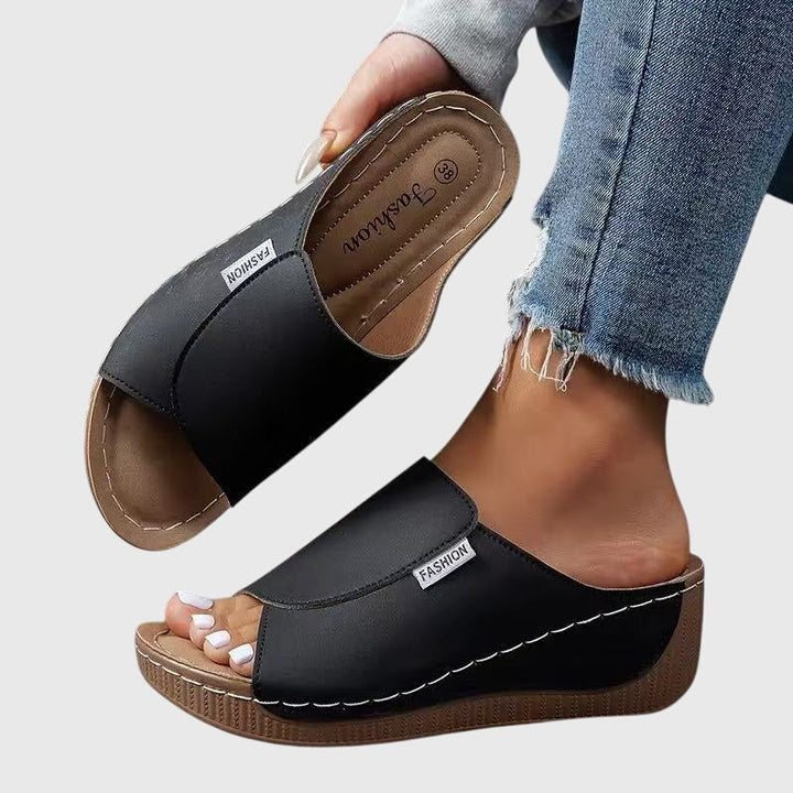 Bríd | Sandalias Clásicas de Confort para Caminar